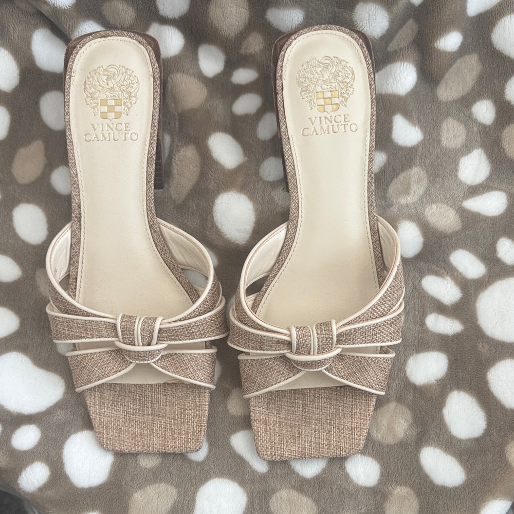 Vince Camuto Beige/Tan Knot-Detail Slide Sandals